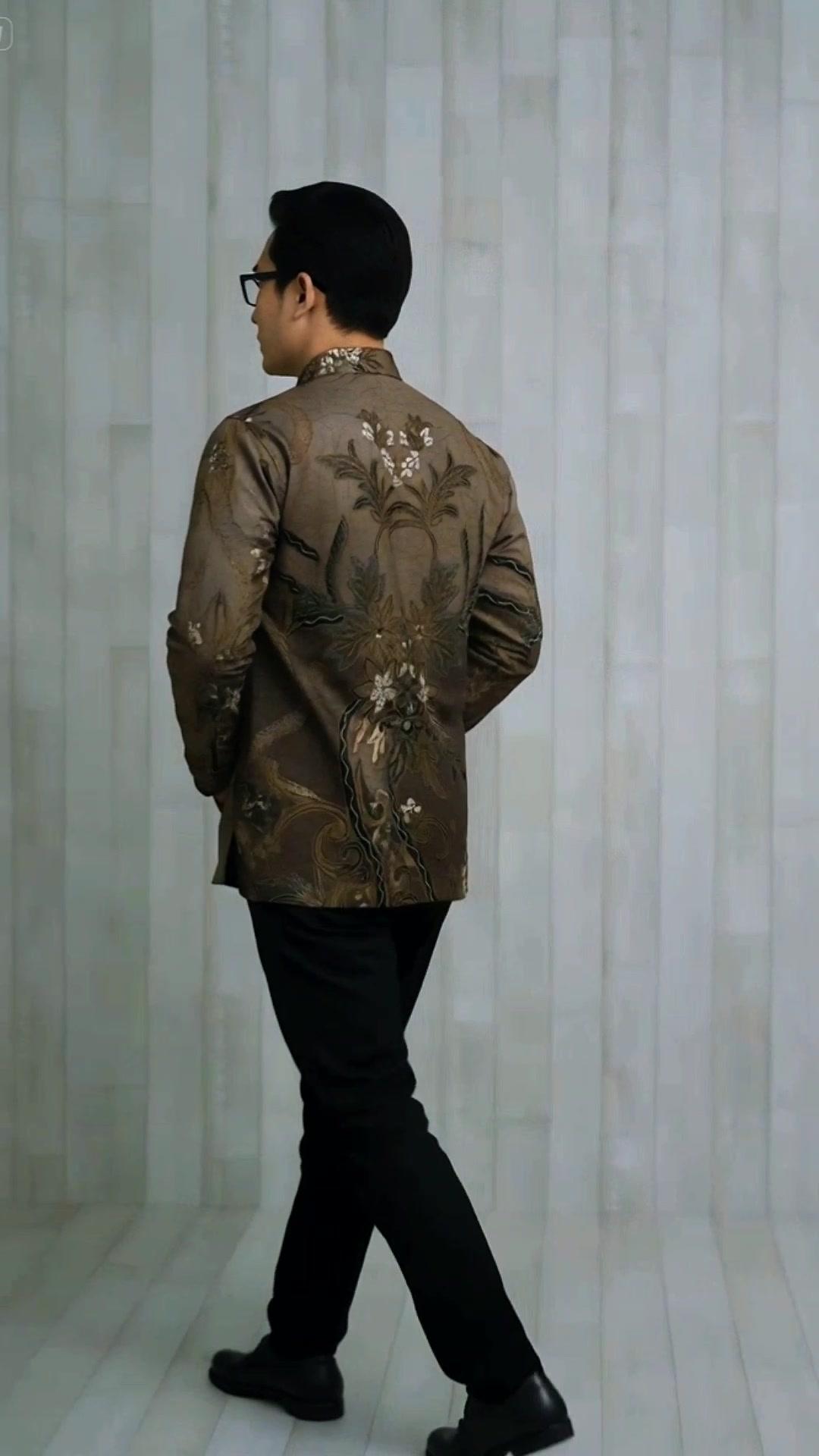 #batik #kemejabatikpria #ootd #outfit #outfitideas