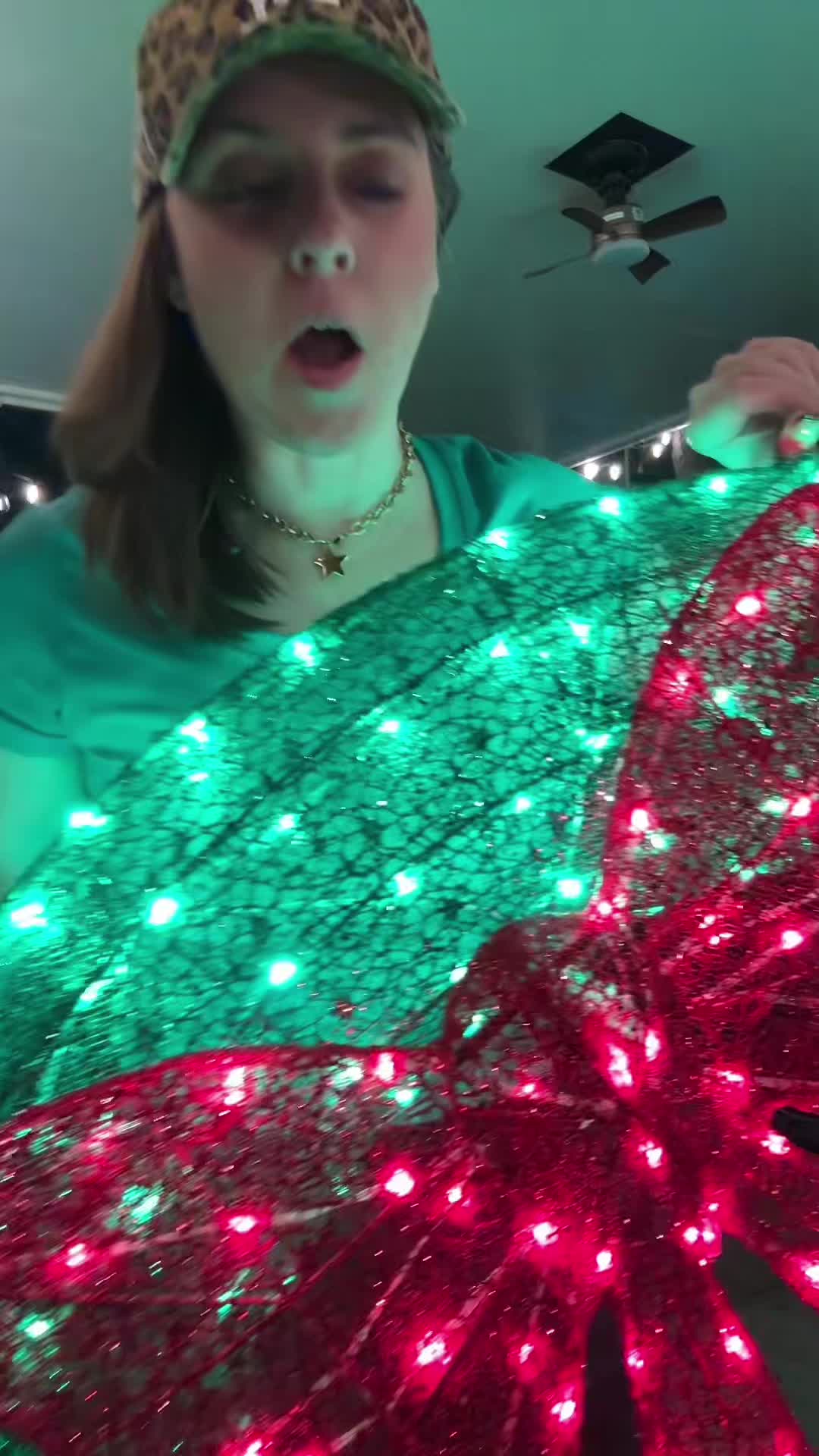 #ChristmasWreath #OutdoorChristmasWreath #LightChristmasWreath #ChristmasLights #lightupwreath #TikTokShopCreatorPicks #TikTokShopBlackFriday