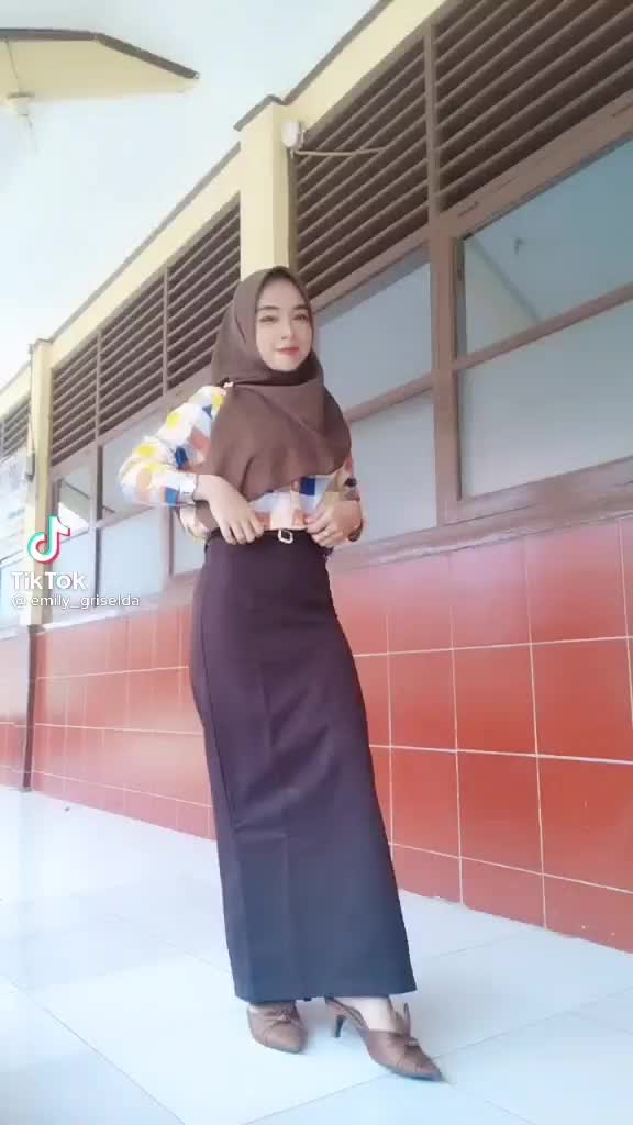 Rok Kerja Formal Wanita Bahan Semi Woll