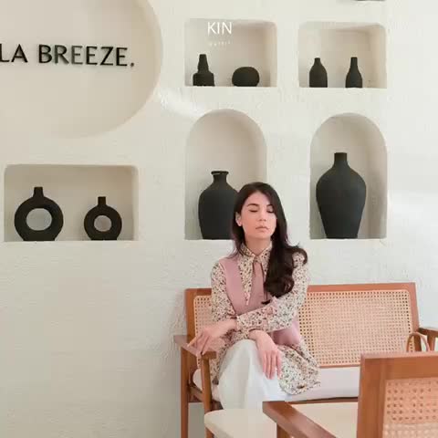 Cherry Atasan Wanita Blouse kancing kerah Panjang Bunga Lembut  Silk  Motif Kantor