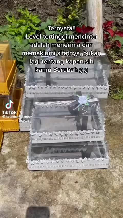 box kotak seserahan hantaran pernikahan mika tile siku 1 set isi 4 PCS foto merah Pita Silver