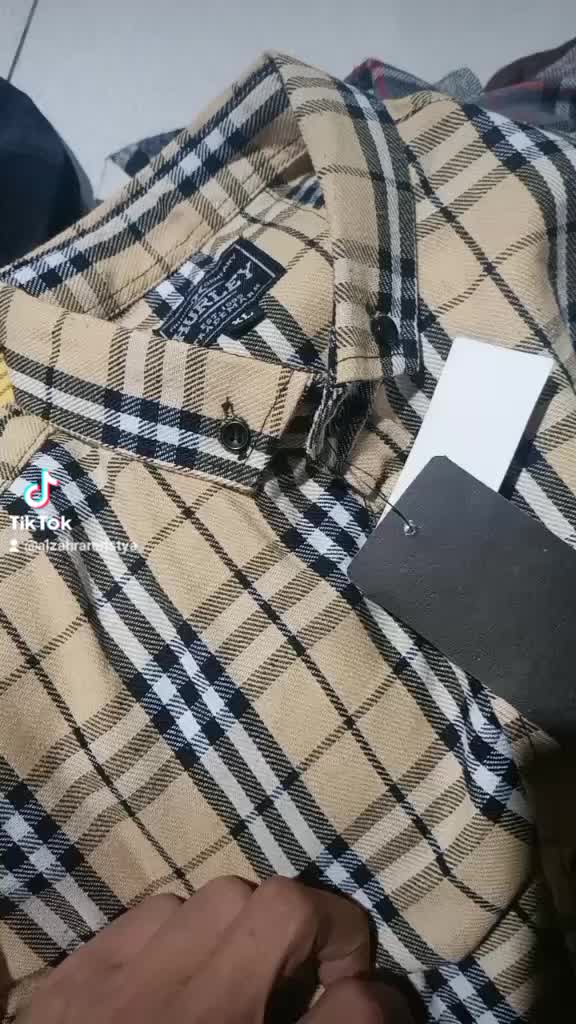 Kemeja Flanel Wanita Motif Kotak Lengan Panjang Slim-fitting Casual Oversize Atasan Baju Katun