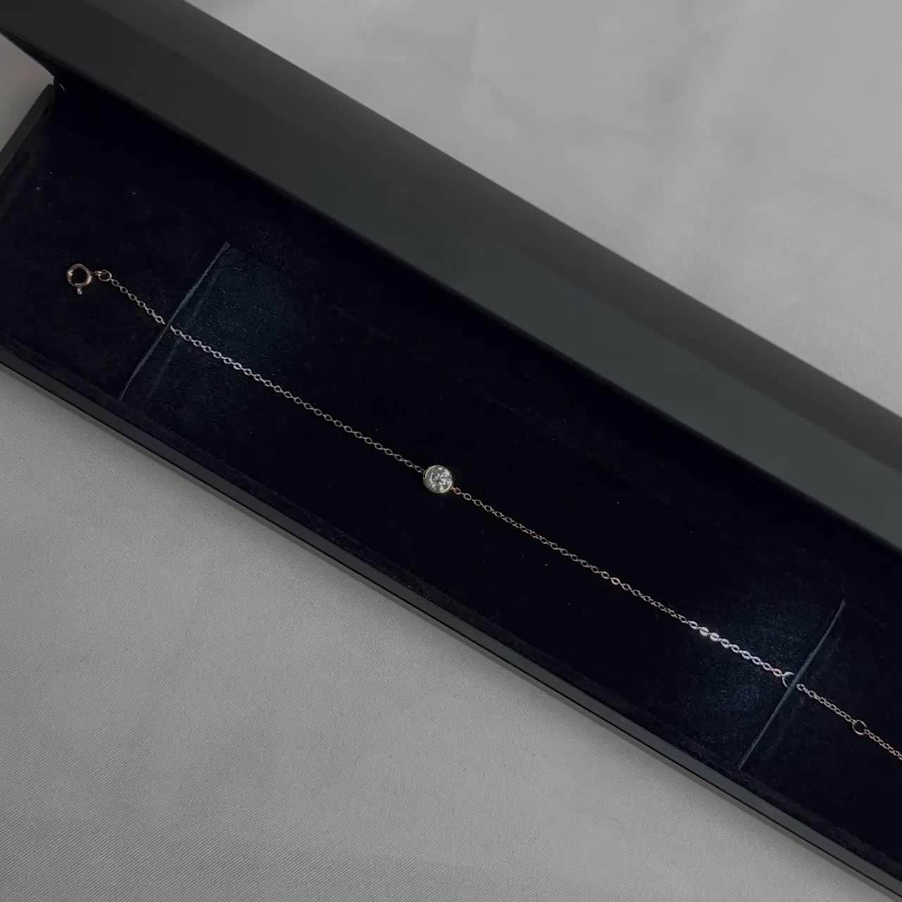 Lore Jewellery - Gelang Moissanite Lapis Emas Putih 18K - Rose Gold and Gold Rounded Moissanite Bracelet 0.5 CT / 1.0 CT