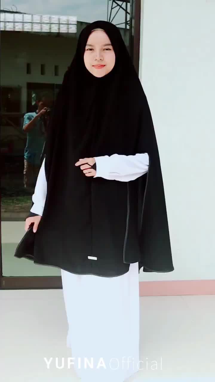 Khimar Dilla Soft Pad Handsplit Jetblack By Yufina Exculsive hitam muslim  instan  jilbab  kerudung  syari  Panjang