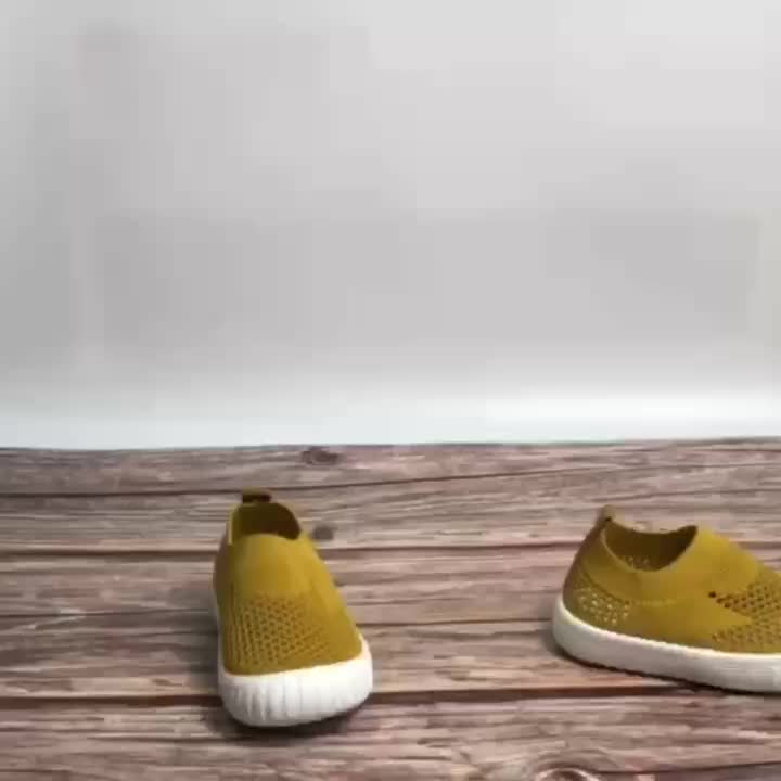 Sepatu Anak Flat Model Slip-On dengan Bahan Breathable dan Hiasan Gambar Flyknit