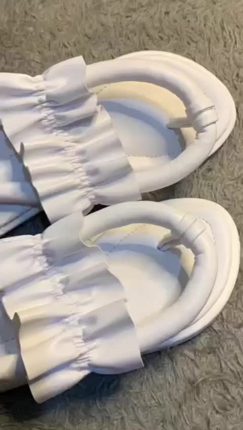 LUCA SANDALS Hak Datar (1 cm atau kurang) Wanita Sendal