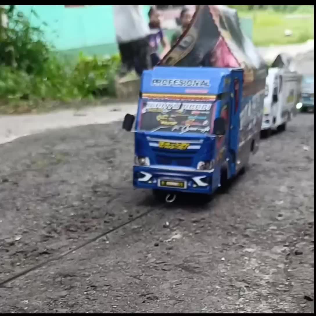 Miniatur truk oleng Canter Mania Lampu Led mainan Anak