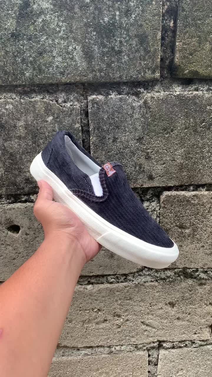 BRULEE.PROJECT SLIP ON CORDUROY- BLACK WHITE