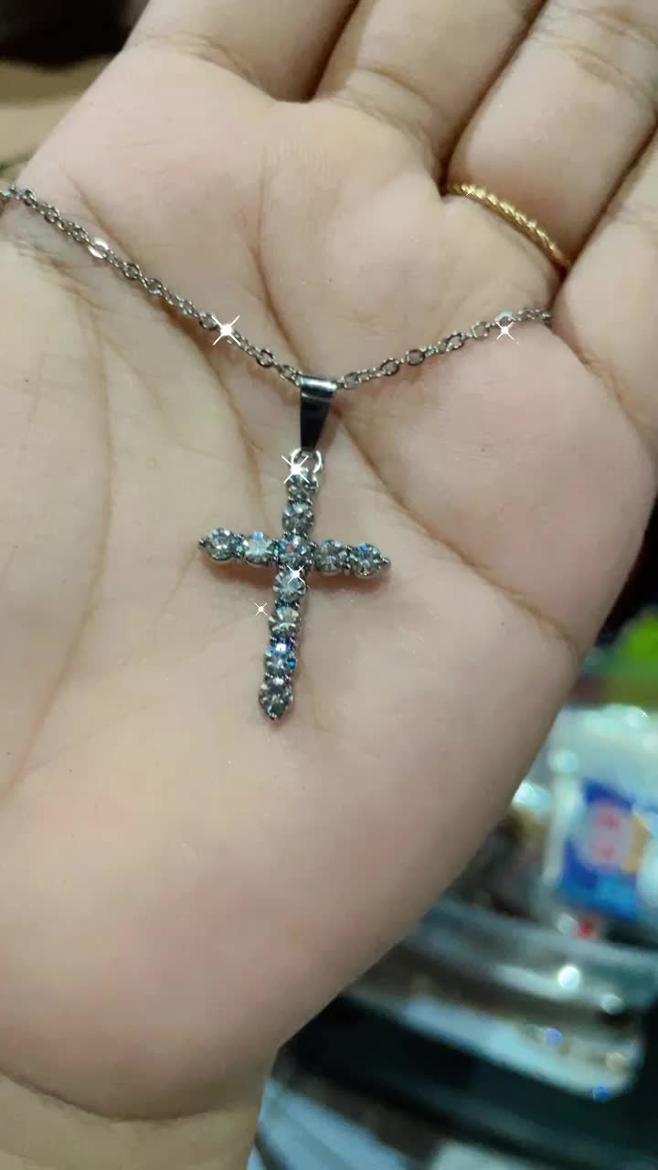Kalung Salib Blink Wanita Anti Karat Bahan Titanium