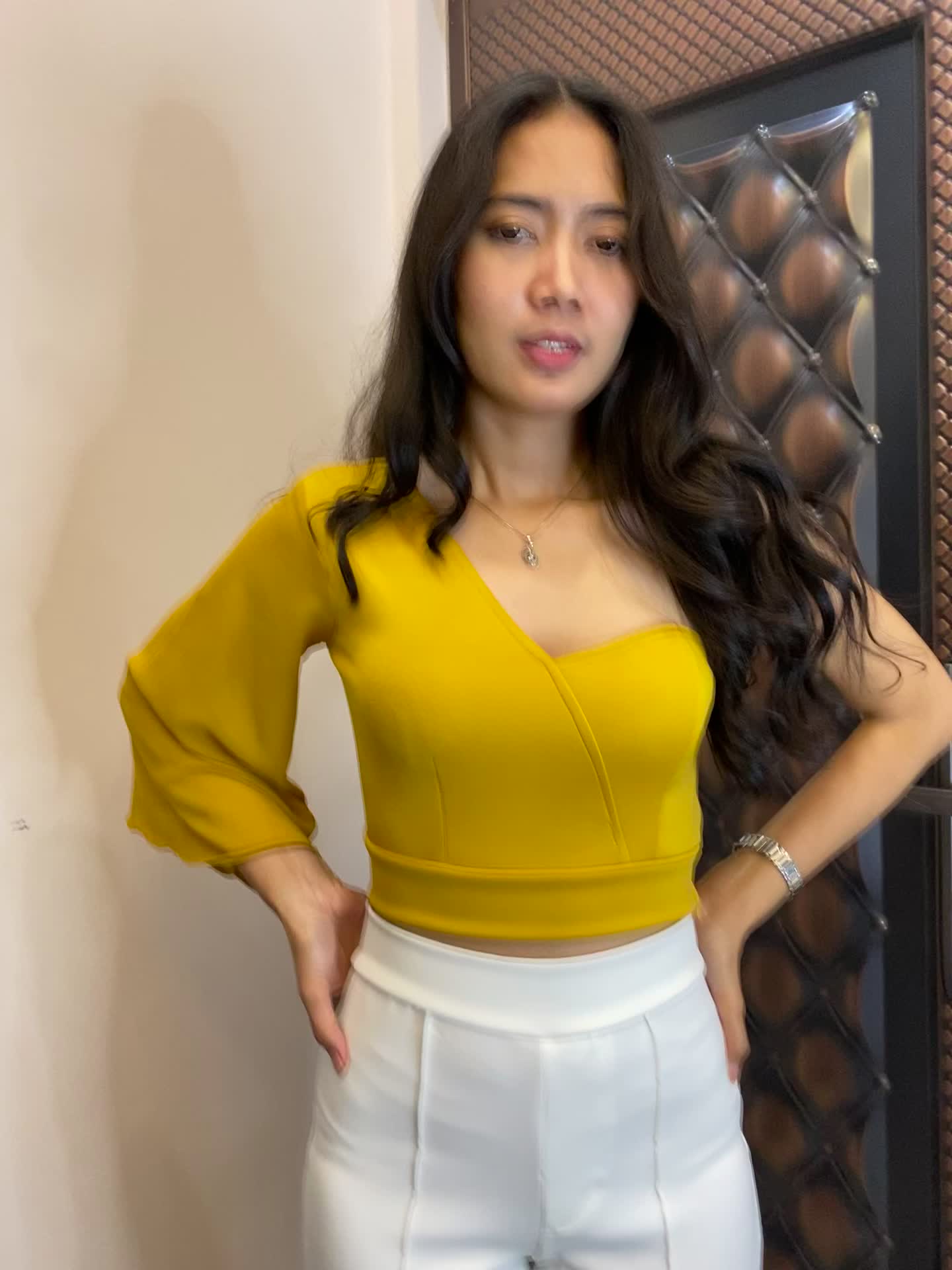 Daisy Atasan One Shoulder Scuba Crop Top One Shoulder Scuba Chiffon Lengan Terompet Baju Wanita