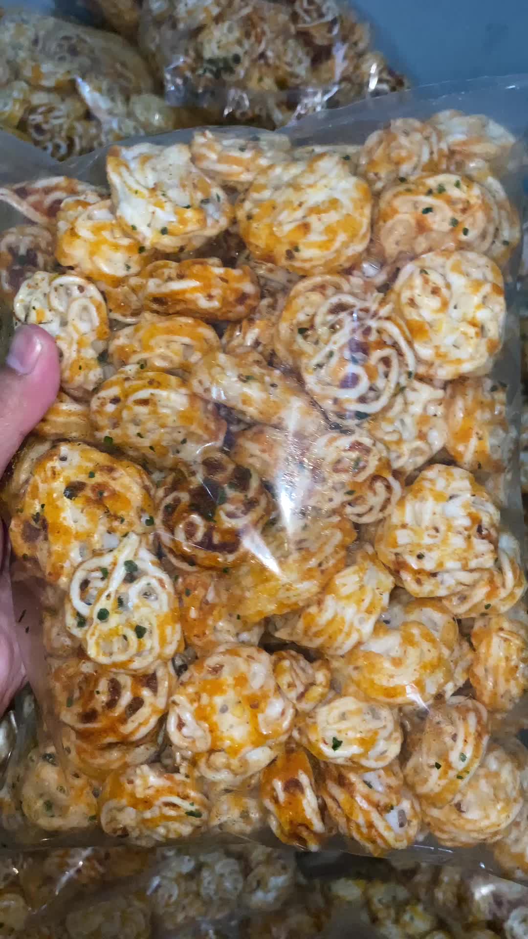 Paket NGEUNAH 500gr Kerupuk Rafael + 500gr Cimol Kering Ndog Lewo Daun Jeruk Cemilan Kang Asep Food Makanan Pedas Snack