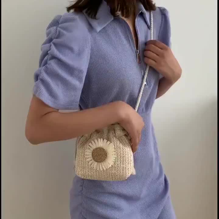 BAO029 Tas Selempang Bucket Serut Bahan Anyaman Bunga Matahari Tas Serut Bunga Matahari Wanita