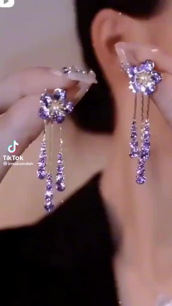 anting Camelia zirkon berkilau