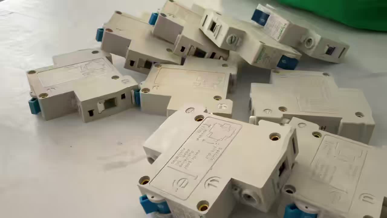 MCB SCHNEIDER PLN BIRU PLN 1P 1PHASE 1 PHASE 2A 4A 6A 10A 16A 20A 25A 32A 40A