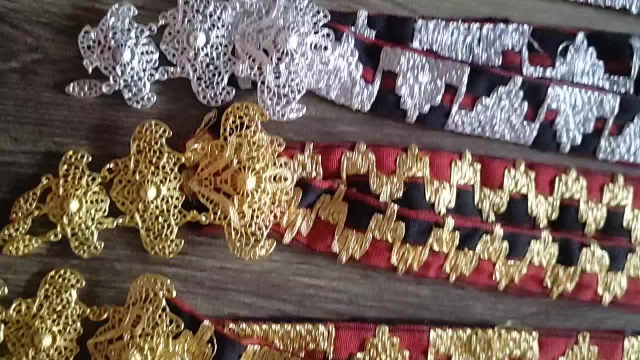 Kalung tapis lampung
