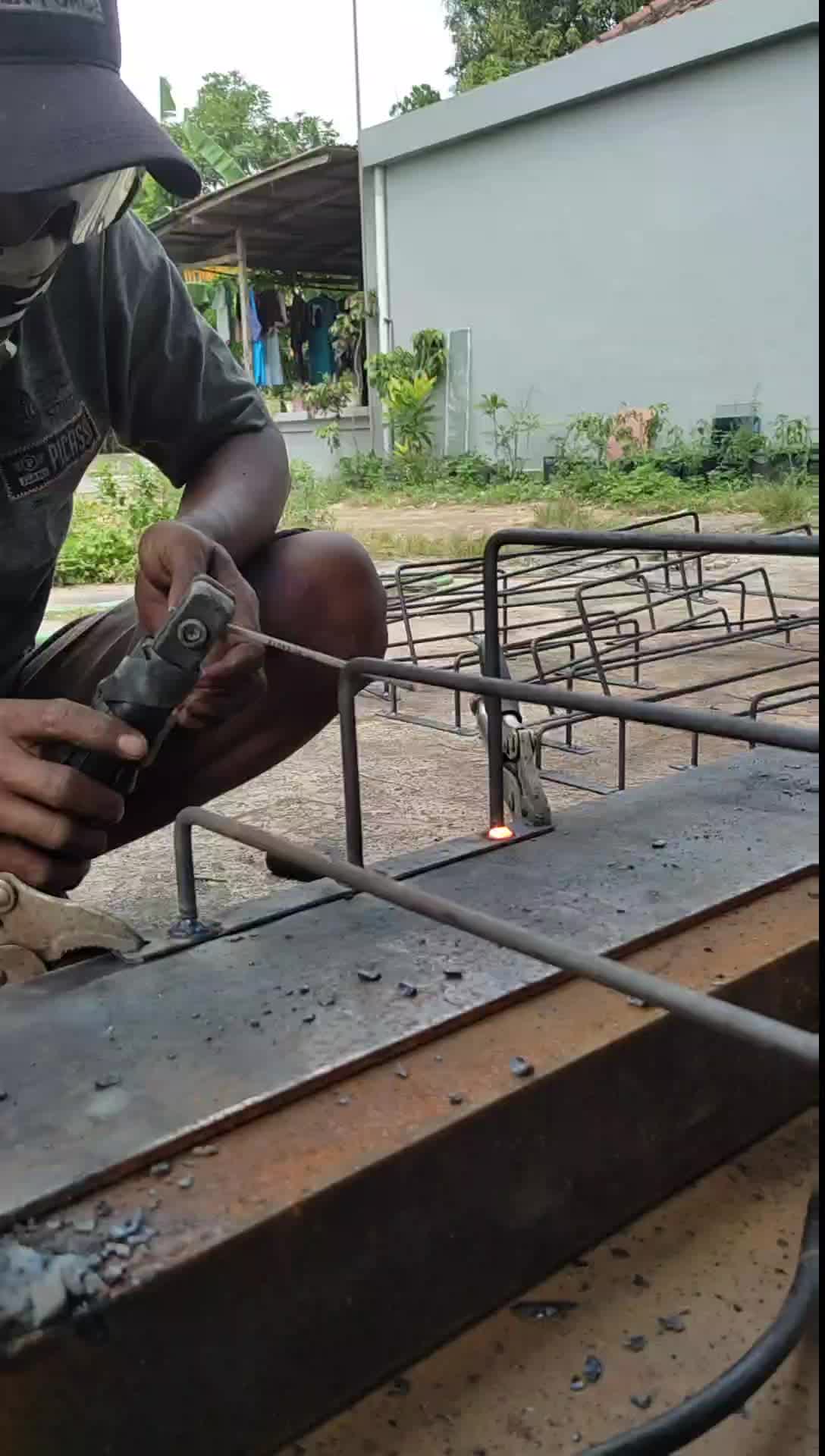 Dekorasi Gantungan/rak 3 layer untuk menggantung handuk,sajadah,mukenah,sarung,dll Besi Hitam