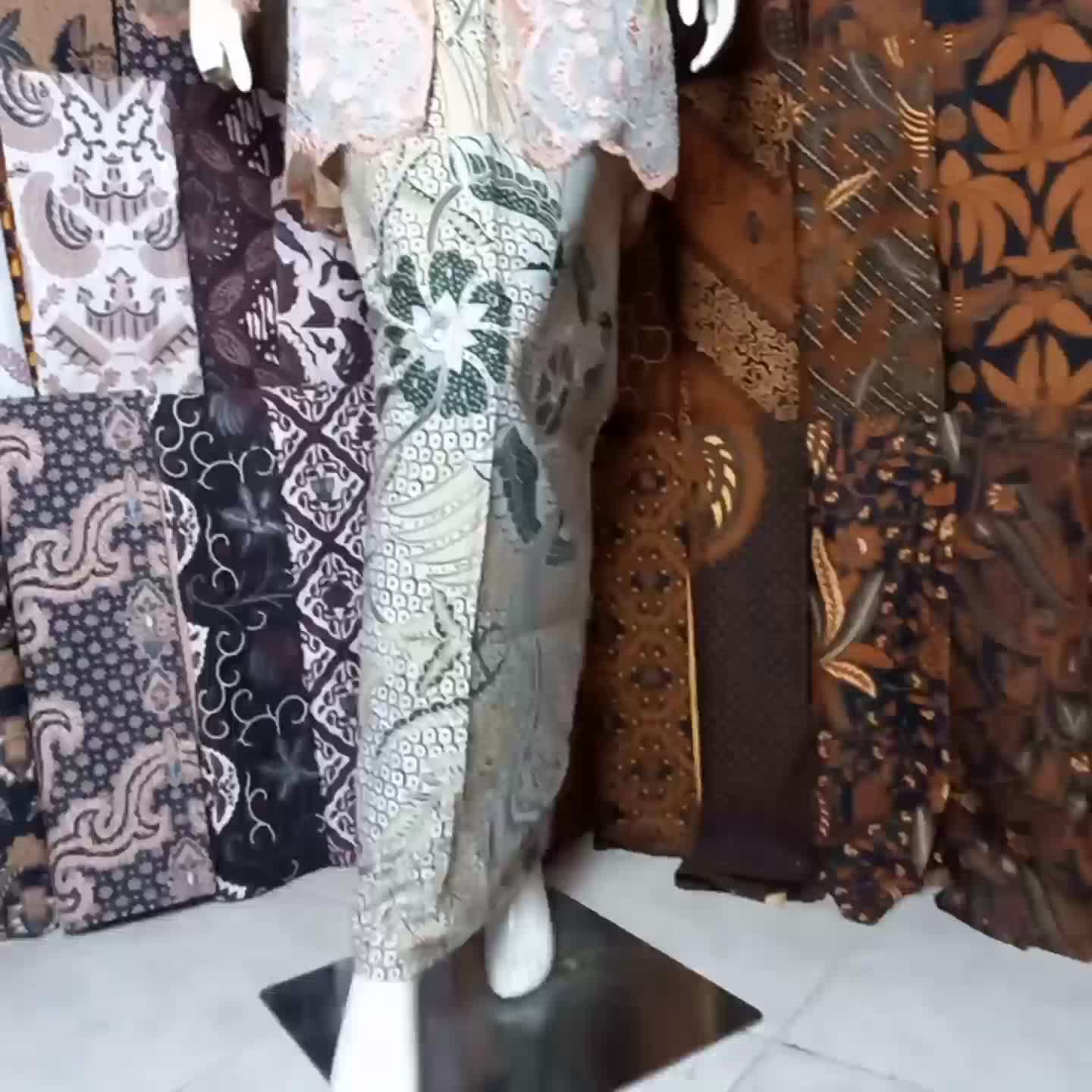 Kain Batik Gringsing Merak Krem Hijau Bawahan Kebaya