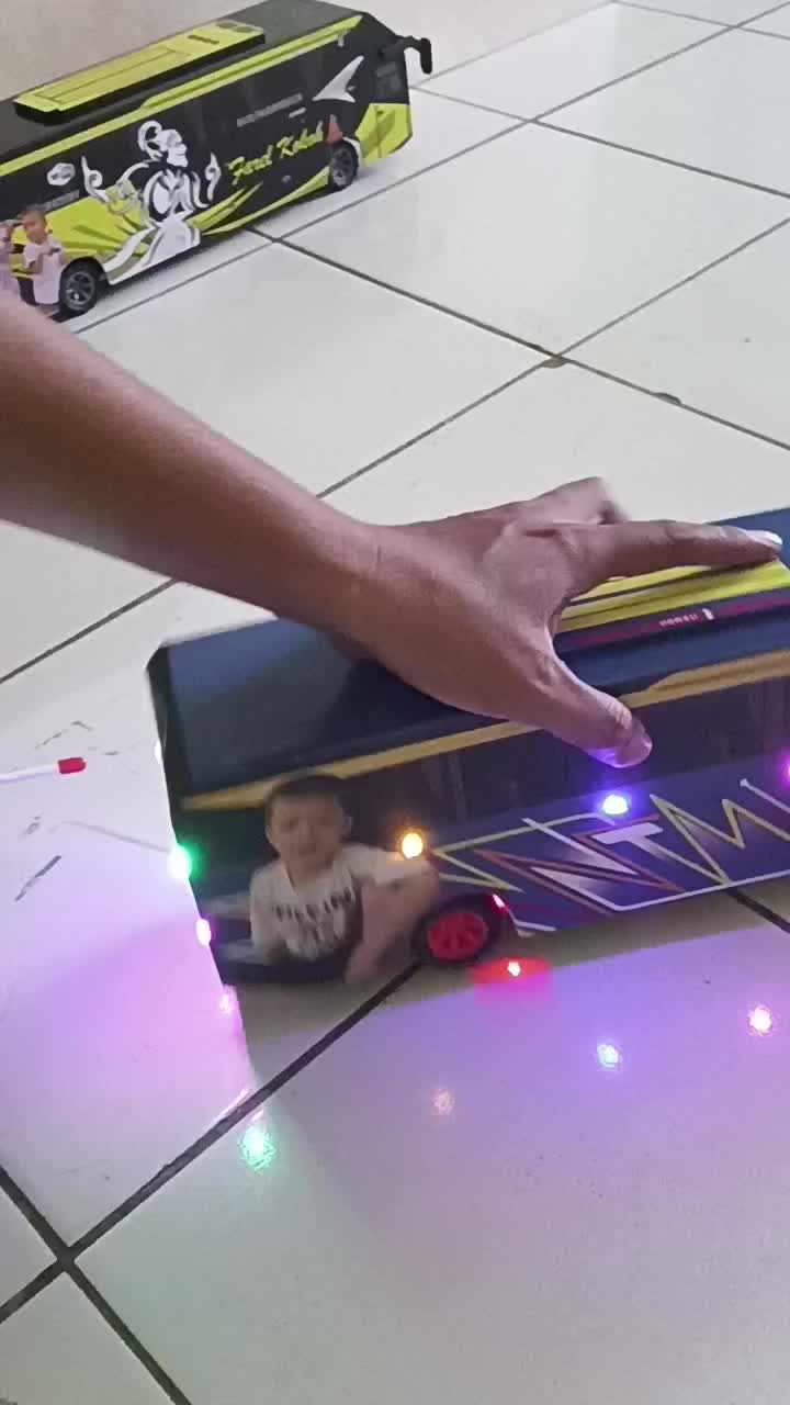miniatur bus RC + telolet gratis kasih nama dan foto