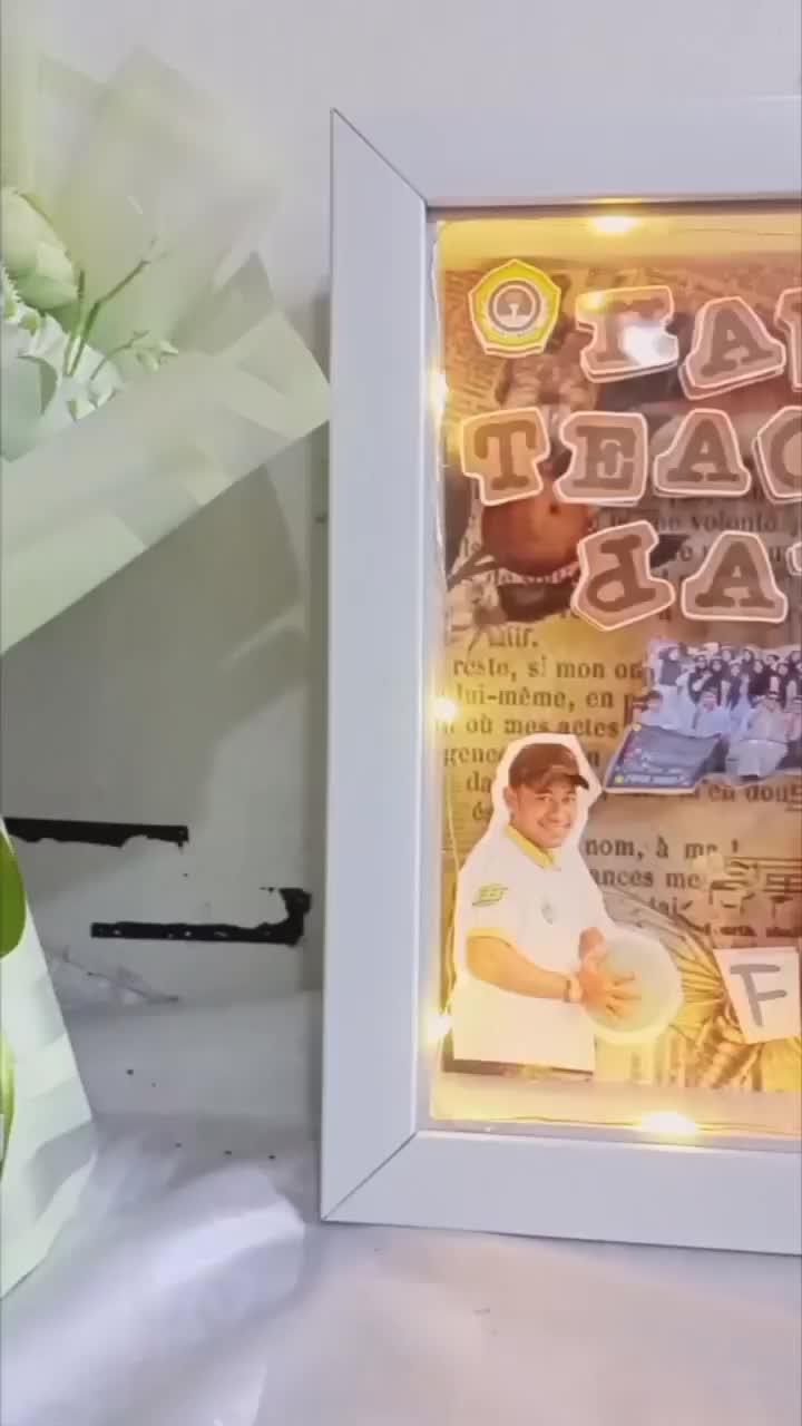 Scrapframe 3D Kado hari guru sehari jadi bingkai foto