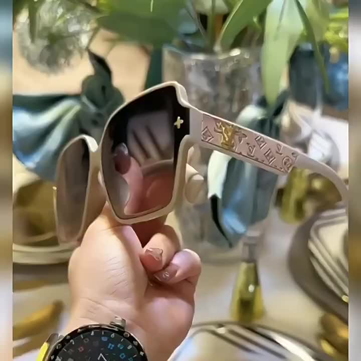 【Beli Kacamata Free Dompet Kacamata】Kacamata Hitam Wanita Baru Persegi, Anti Silau Dan Sinar UV 400 Tanpa Frame. Dengan Kualitas Kacamata Fashionable【8052】