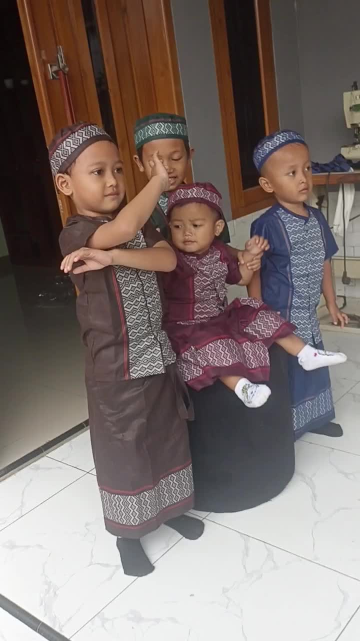 setelan koko anak umur 1-8 tahun sarkoci (celana sarung+koko+peci) Muslim Cowok