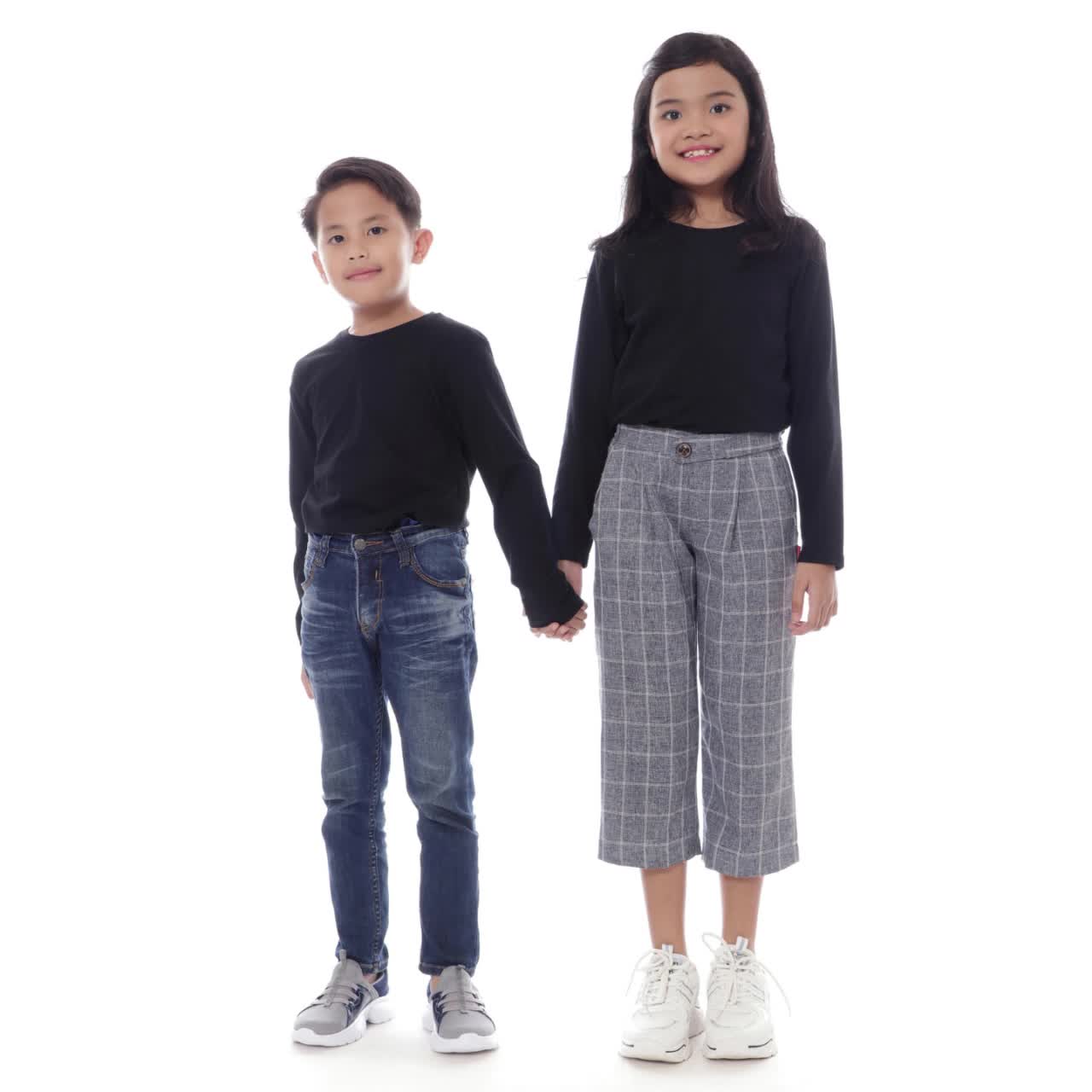 Kaos Polos Anak Oneck Lengan Panjang Bahan Katun Combed 30s Warna Hitam Solid