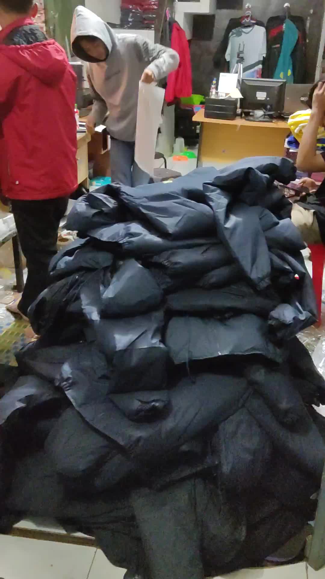 Jaket Custom Logo Satuan Buat komunitas seragam karyawan Keren Parasut Tebal Panjang Distro Hitam Pria  Cowok Casual