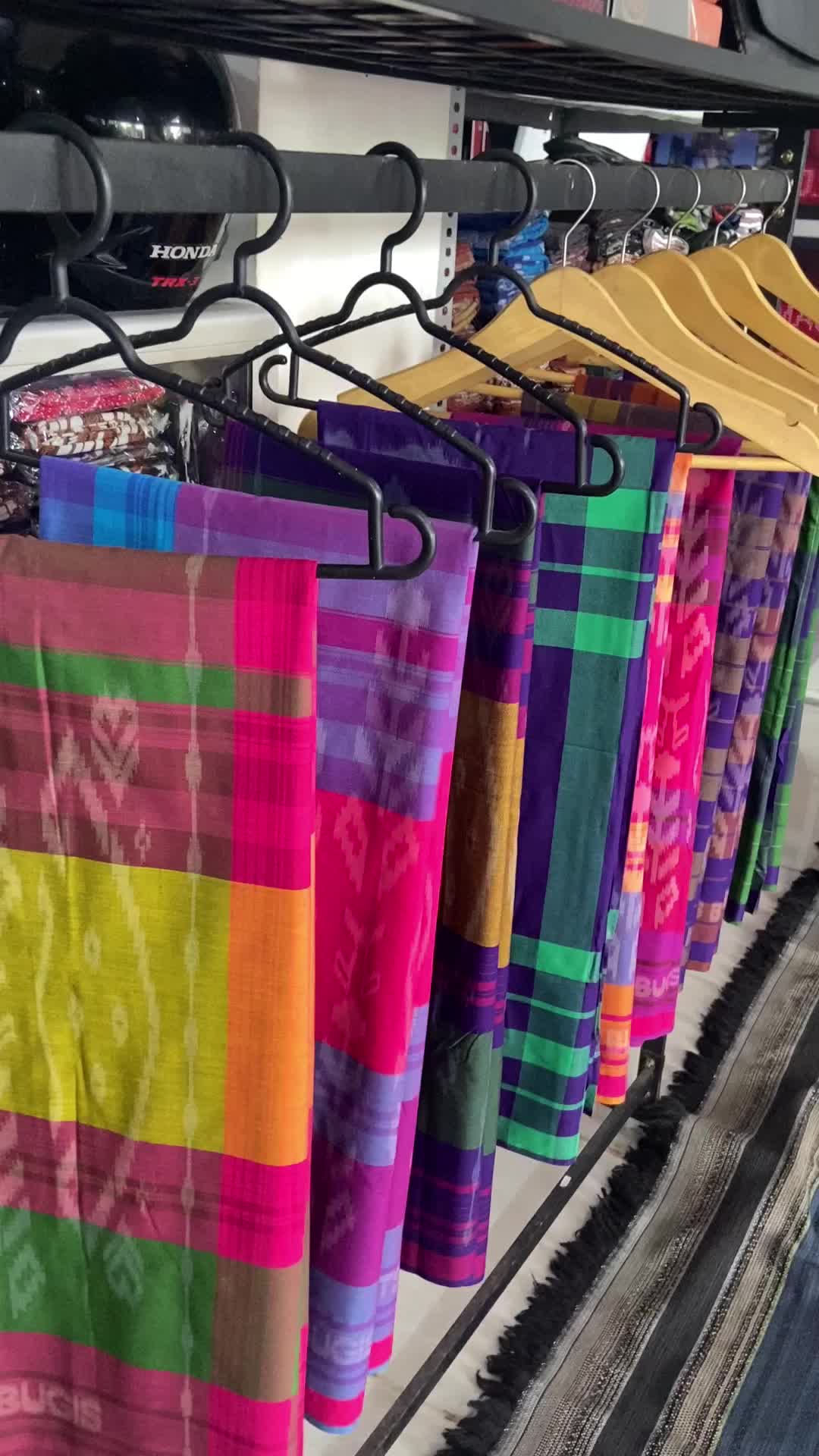 Sarung Sts Bugis Motif Setrip Bunga Bahan Katun Cocok Untuk Seragam Santri Muslim Ukuran Pria Dewasa Grosir Ecer Batik Hitam