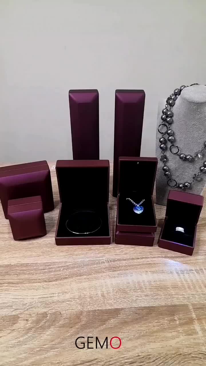 Kotak Perhiasan Berlampu Warna Ungu Set / Cincin / Liontin / Gelang / Kalung Koye / Jewelry Box Tempat Perhiasan Lampu LED Murah Cocok Untuk Gift / Hadiah, Lamaran, Mahar Pernikahan, Hantaran Tunangan, Seserahan Pernikahan
