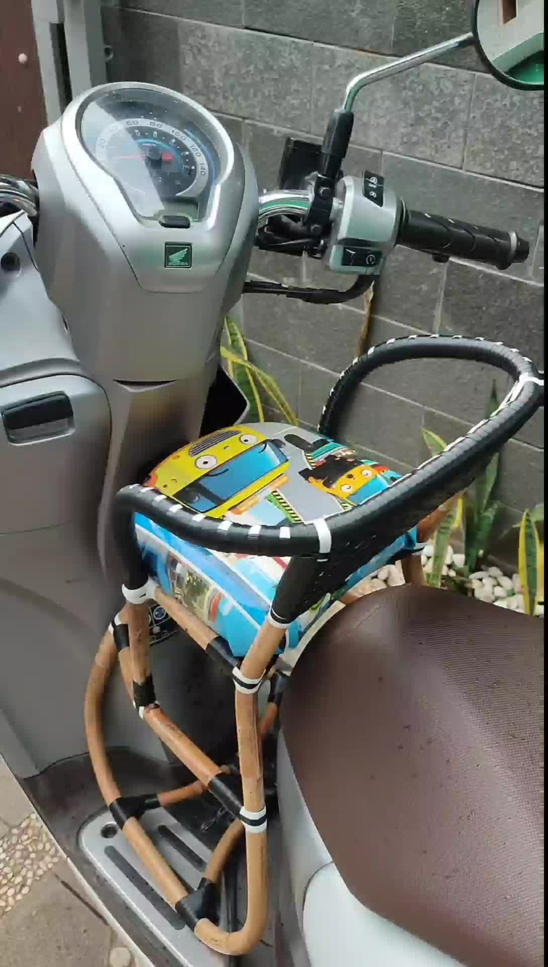 KURSI BONCENGAN MOTOR ANAK//ANYAMAN POLOS BONUS SABUK PENGAMAN TANPA BANTAL STANG//MASUK ALL MATIC