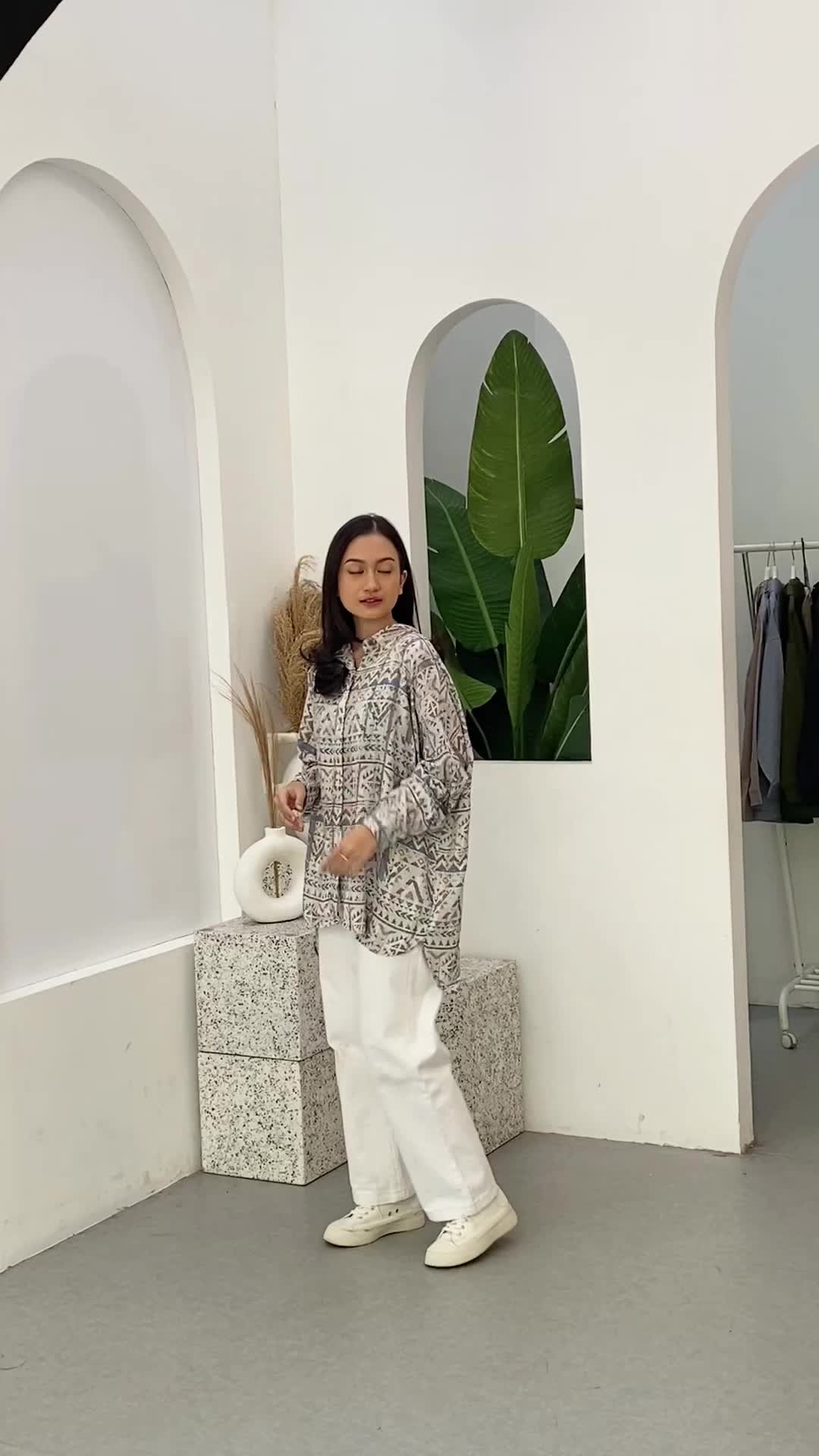 Ixora Hyun Oversized Shirt - Kemeja Wanita Oversized Blouse Berkancing Baju Tangan Panjang Katun Rayon Twill Abstrak Tribal Etnic
