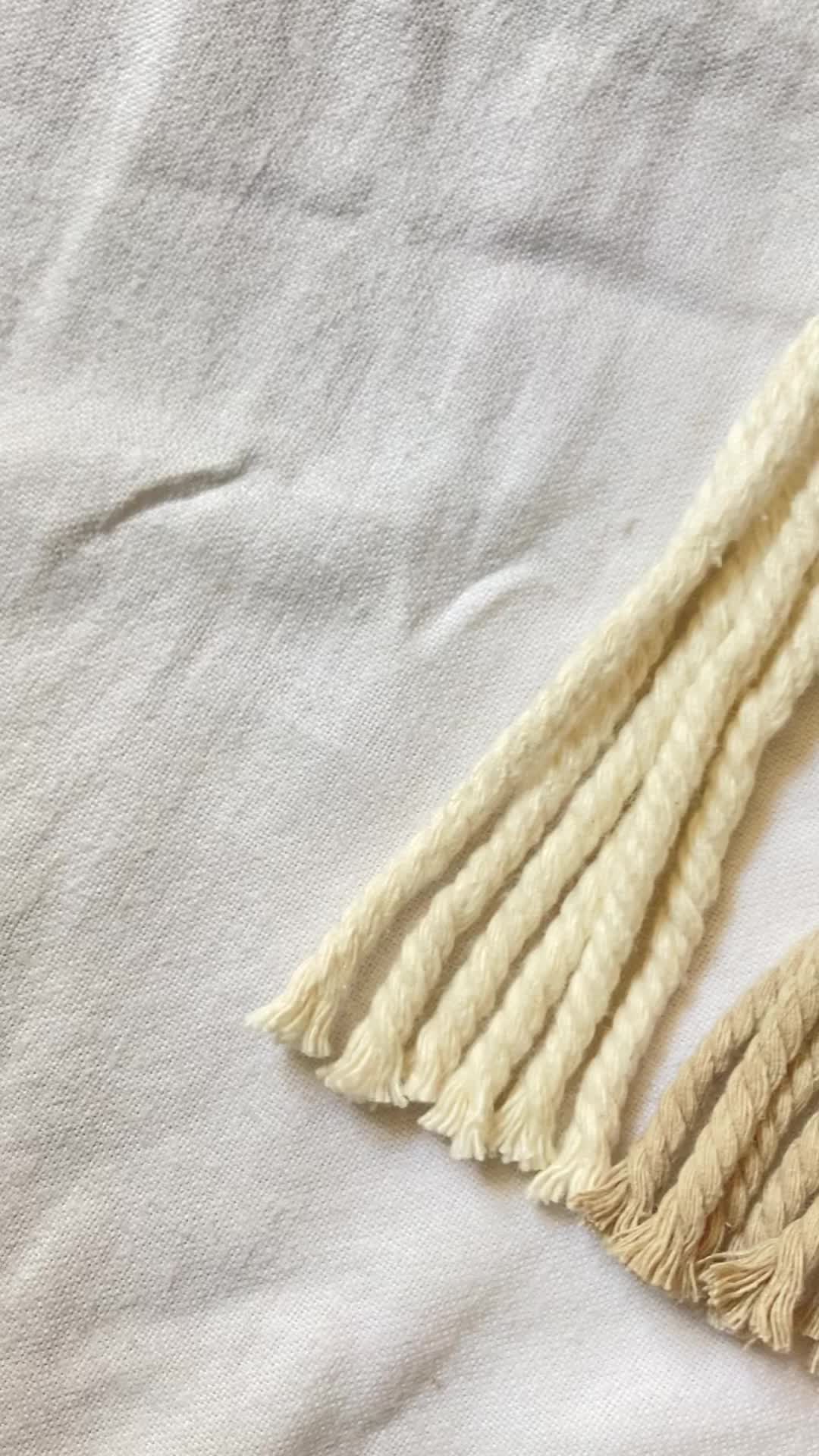 Gantungan kunci / Keychain / Gantungan Tas / Bagcharm / Souvenir / Macrame