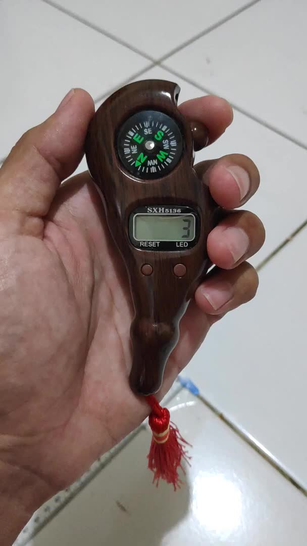 Tasbih Digital Motif Kayu Kompas Lampu LED Muslim
