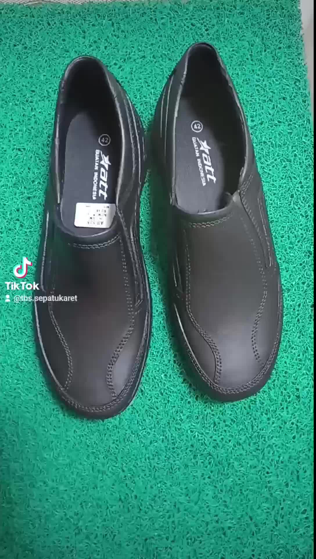 Sepatu Karet Pria Warna Hitam Untuk Sekolah dan Kerja Att AB505 Flat Shoes
