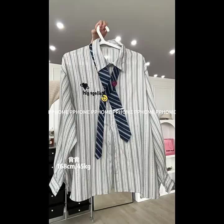 Kemeja Baju Atasan Wanita Terbaru Atasan Wanita Kekinian Baju Wanita Crop Kemeja Crop Wanita Lengan Panjang Bergaris, Atasan Kemeja Modis Longgar Gaya Korea (Bonus Dasi Lencana)