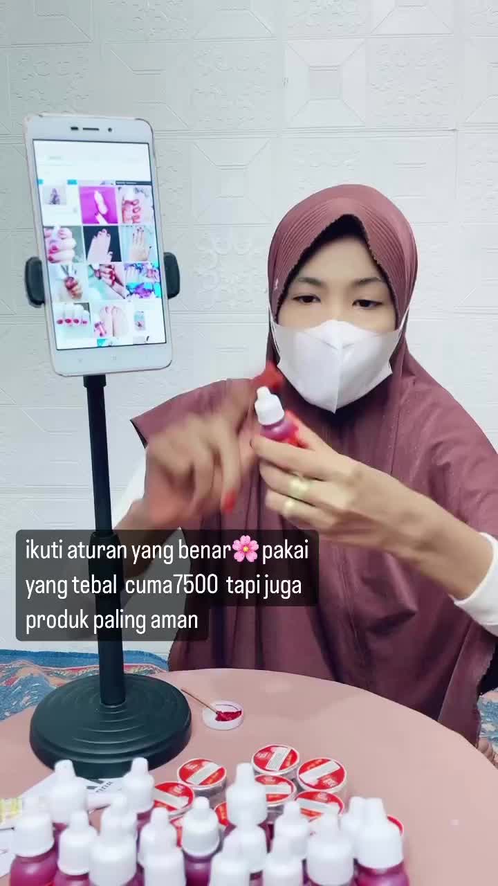 15 mlpakai yang tebal bukan secuil ,tunggu betul kering di lap pakai tisu ataupun kain tunggu 1 jam atau 2 jam baru boleh kena air ,ataupun pakai hbis insya besok cuci