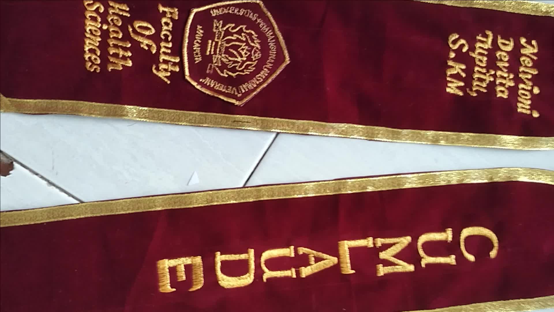 SELEMPANG LEHER DUA LAPIS LOGO 1 WARNA TAMPIL LEBIH BERKUALITAS (1 HARI JADI) SEHARI JADI