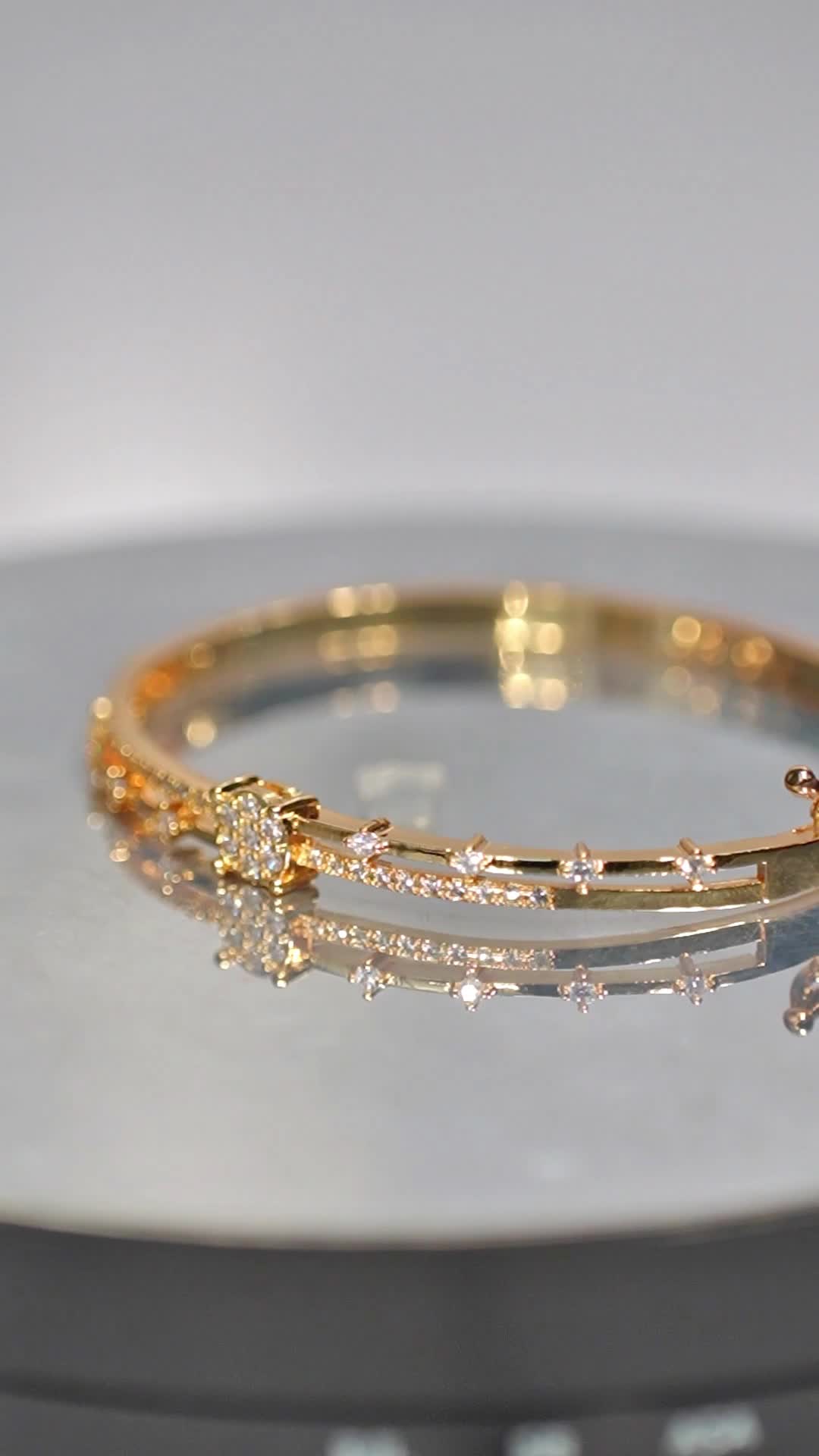 [ Beli 2 Produk Apapun Gratis 1 ] La Vienne - Oswald - Gelang Bangle Titanium Wanita Anti Karat Aesthetic - Perhiasan Elegan Cantik Mewah Simple Bracelets Bracelets