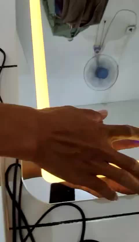 Cermin Touchscreen Kamar Mandi Wastafel