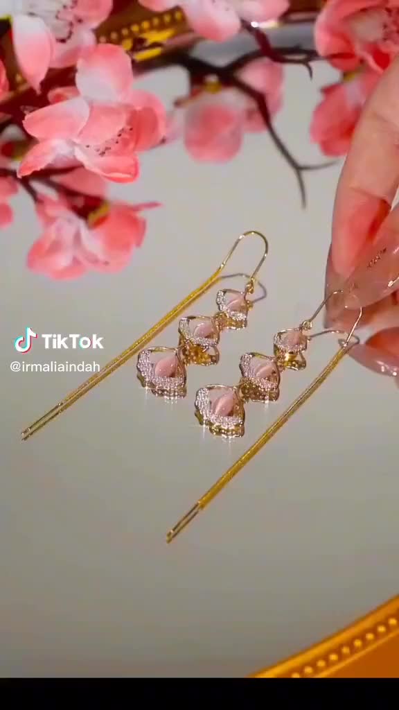 anting juntai daun permata salem