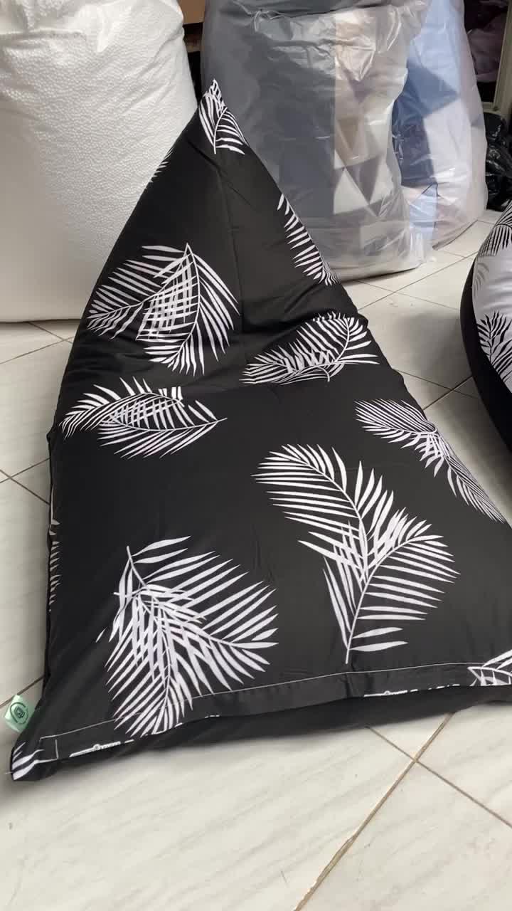 Bean Bag Triangle Size Large Termasuk Isi