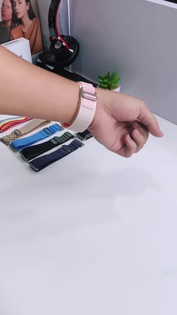 Minibest Nylon Loop Strap for Apple Watch Ultra / Ultra 2 49mm 46mm 45mm 41mm 44mm 40mm 42mm 38mm Series 10 9 8 7 6 5 4 3 2 1 IWatch Soft Band Smartwatch 8 Ultra 8 MAX 9 PRO S20 T800 T500 T55 44mm Tali Jam tangan Smartwatch Woven Replacement Strap