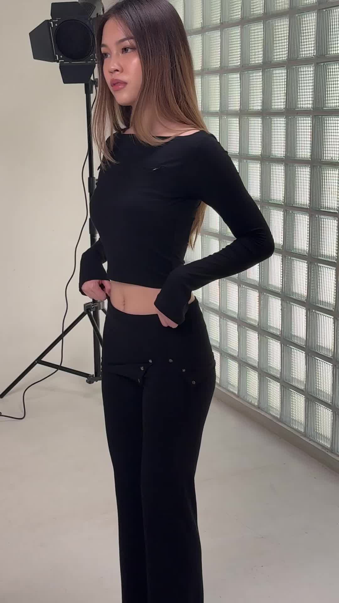 Fitted Boatneck Long Sleeve Zip Top // ALAIA BASIC Atasan Lengan Panjang Boatneck Longsleeve Soft