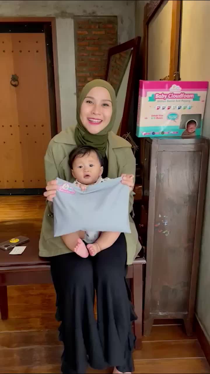 Baby Cloudfoam Paket Terapi 1 Bantal Anti Peyang Bayi + 1 Handpillow Cotton Bamboo Waterproof