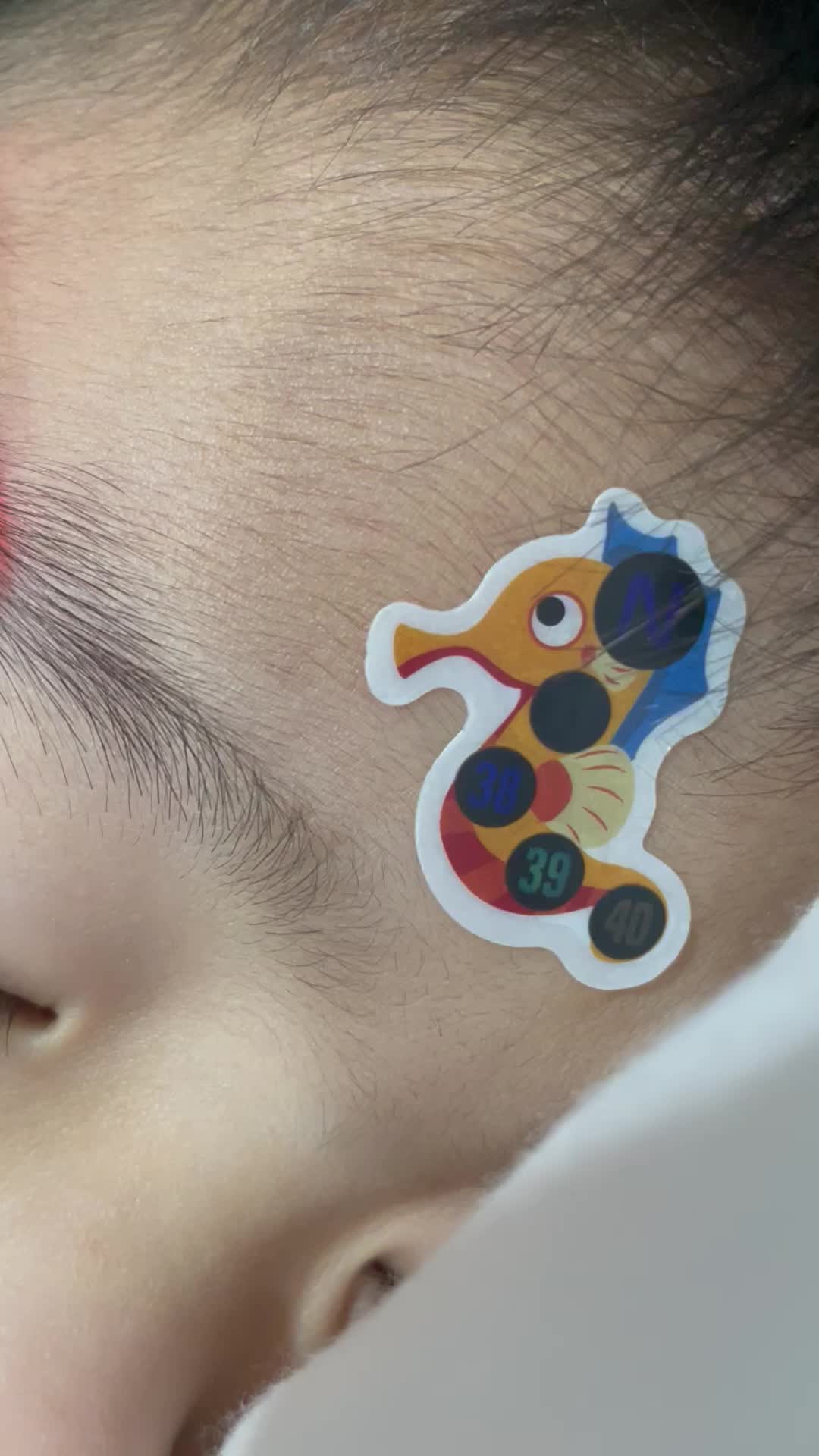Stiker termometer fever tracker isi 3