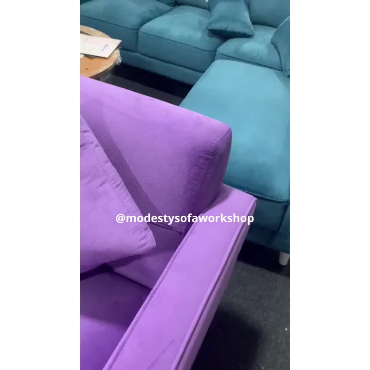 Sofa L Moniv - Desain Modern L-Shape yang Elegan dan Fungsional, Ideal untuk Menambah Gaya dan Kenyamanan di Ruang Tamu Anda, Pilihan Warna yang Beragam, Menawarkan Fitur Ruang Duduk Luas dan Tampilan Stylish