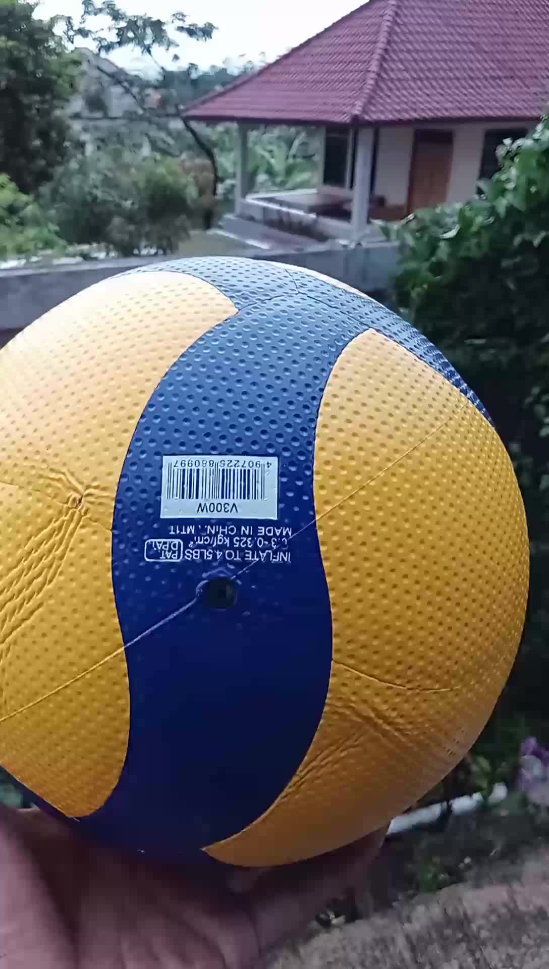Bola volly impor V300W +pompa Outdoor Ball
