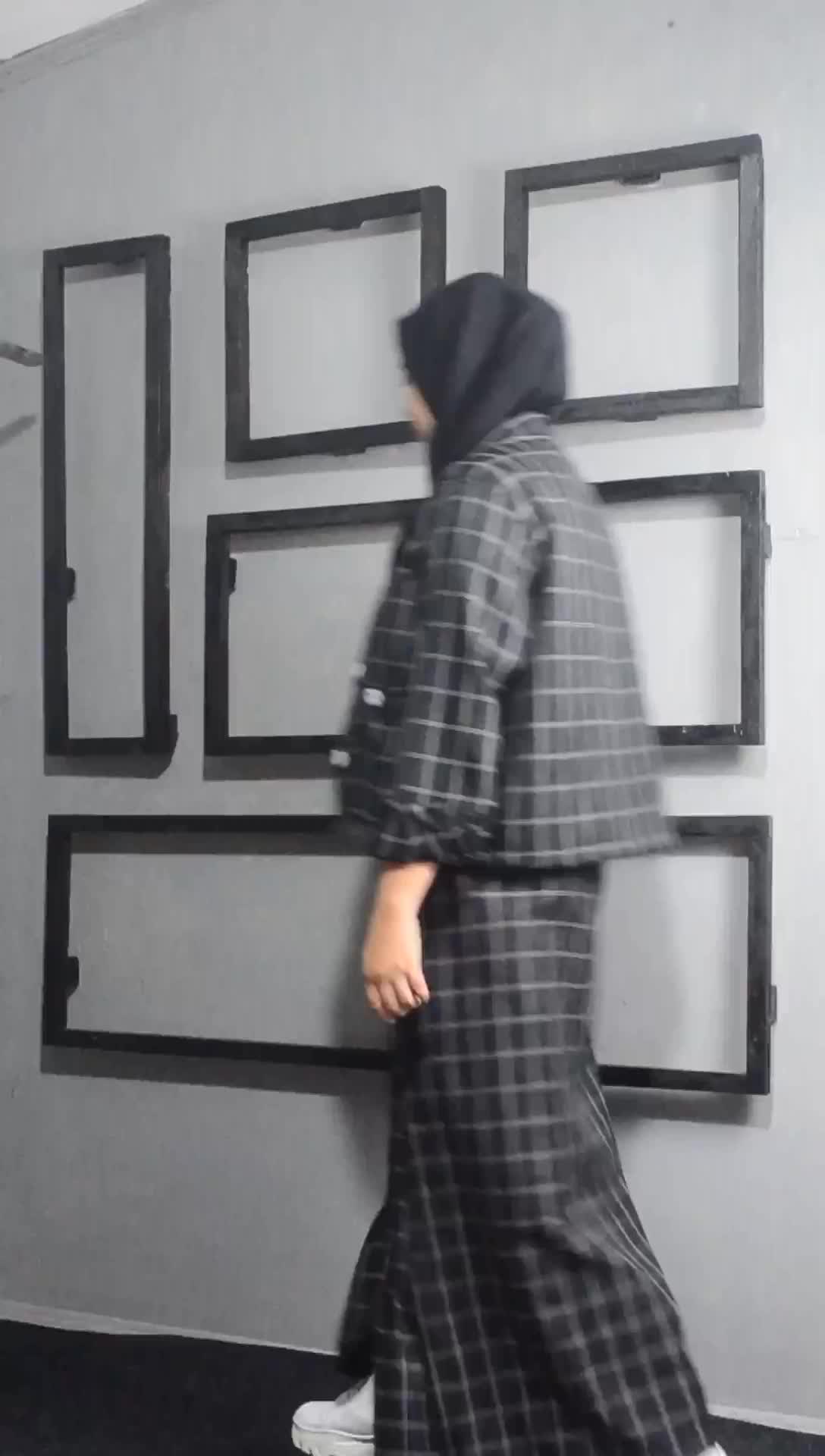 PANTES DESIGN Jaket Tartan Outer Hitam kancing
