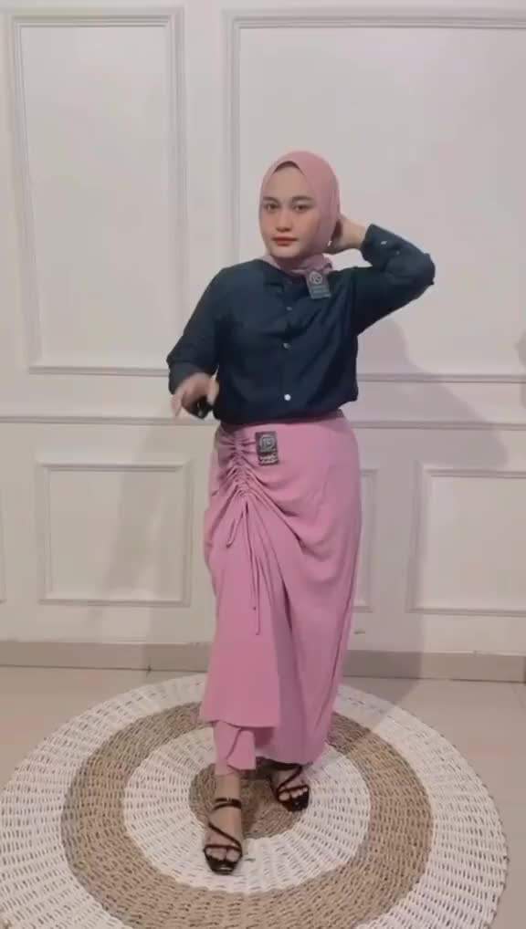 SETELAN WANITA ONE SET KEMEJA POLOS DAN ROK SERUT VIRAL/ KEMEJA POLOS/ ROK SERUT/ airflow cantik