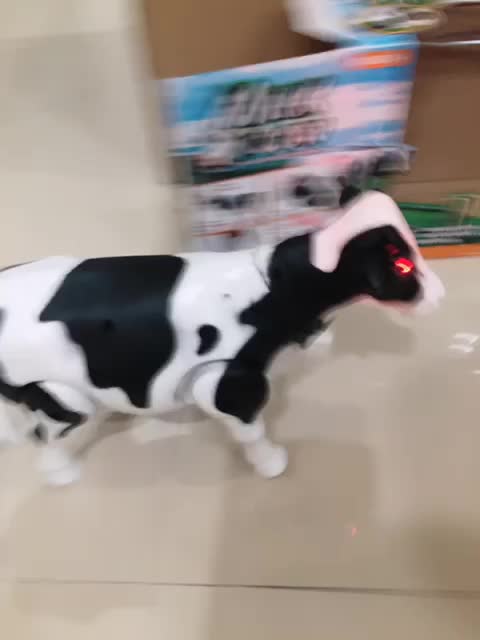 Mainan Sapi bisa berjalan dan bersuara